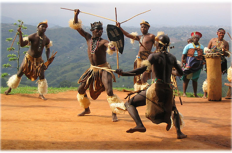 Ритуальные танцы племен. ЮАР Зулусы. Зулу Варриорс. Зулусы народ Африки. Племя зулусов в Африке.
